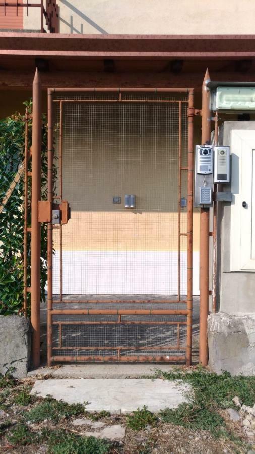 Intero Appartamento Con Giardino E Colazione Dario Parma Exteriör bild